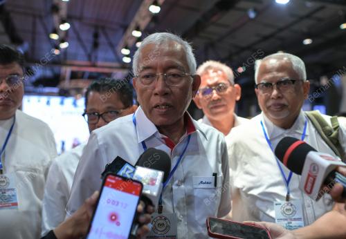 DATUK SERI MAHDZIR KHALID