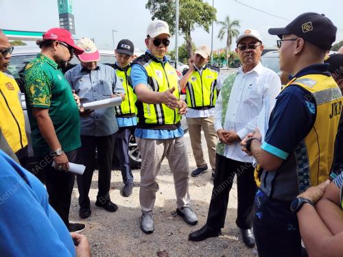 DATUK SERI AZMAN IBRAHIM
