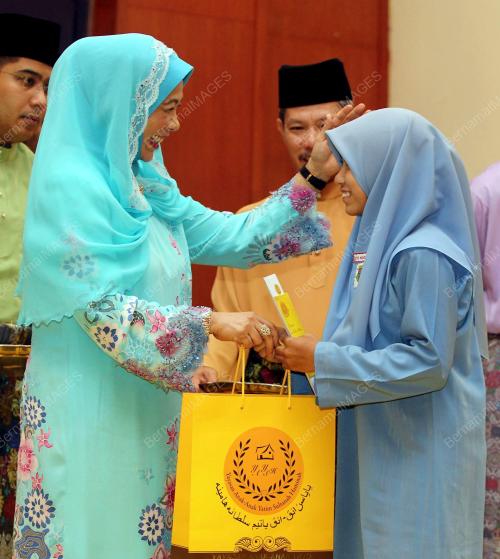 KD09_29072013_PERMAISURI_AGONG