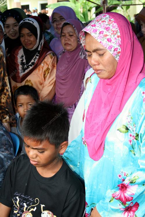 KELUARGA MANGSA BERSEDIH