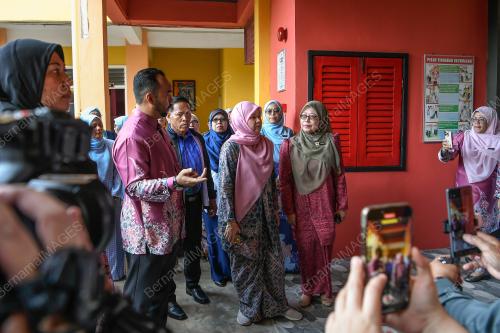 FADHLINA SIDEK