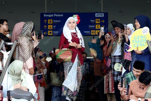 KERETAPI SARONG 2024
