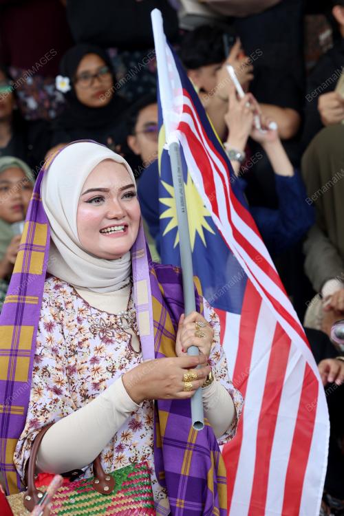 KERETAPI SARONG 2024