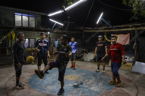 PERMAINAN SEPAK RAGA TUJU