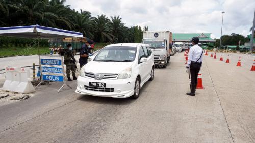 POLIS KESAN PESAKIT COVID-19