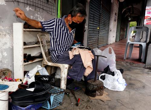 TUKANG KASUT KEMBALI JANA PENDAPATAN