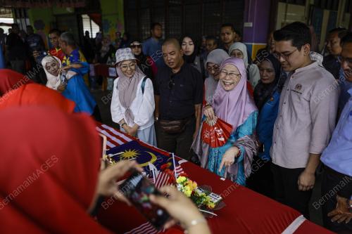 DATUK SERI DR WAN AZIZAH WAN ISMAIL