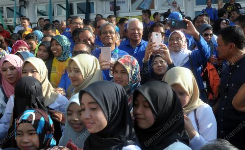 KD10_12022017_NAJIB_GEN_Y