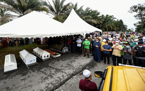 TUJUH SEKELUARGA KEMALANGAN MAUT