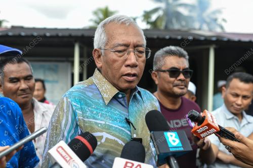 DATUK SERI MAHDZIR KHALID