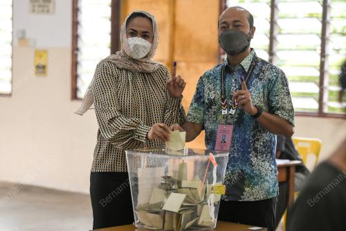 DATUK SERI MUKHRIZ TUN MAHATHIR