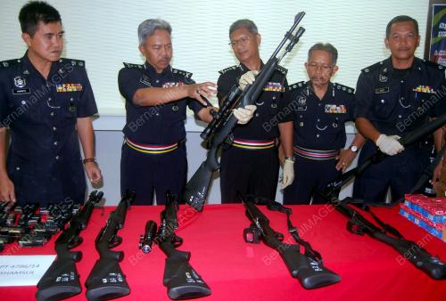 KD10_20092014_POLIS_SENJATA