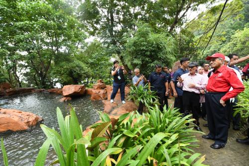 KD10_20102018_AIR_TERJUN_TEMURUN_BN201810191460