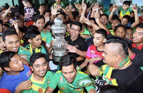 KD10_22082015_PIALA