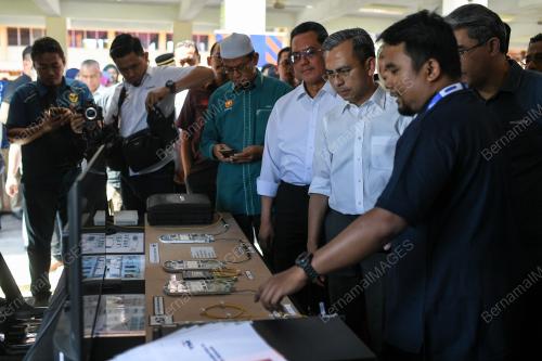 FAHMI FADZIL