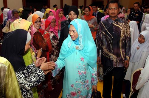 KD10_29072013_PERMAISURI_AGONG