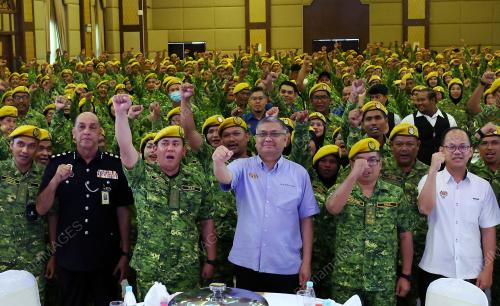 DATUK SERI DR SHAMSUL ANUAR NASARAH