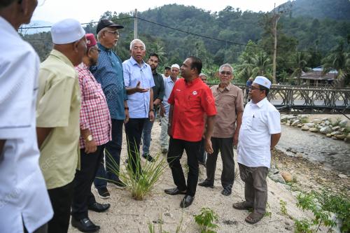 DATUK SERI MAHDZIR KHALID