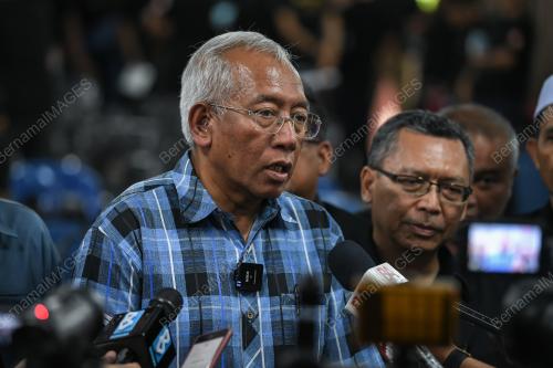 DATUK SERI MAHDZIR KHALID
