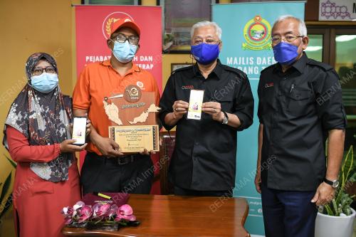 DATUK SERI ISMAIL SABRI YAAKOB