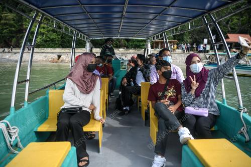 TINJAUAN PELANCONGAN PANTAI MERDEKA
