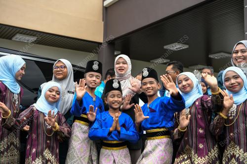 FADHLINA SIDEK