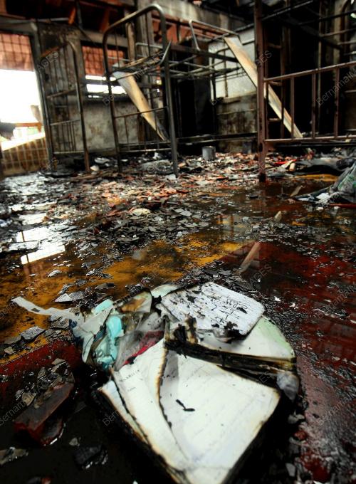 KD11_14042014_ASRAMA_TERBAKAR