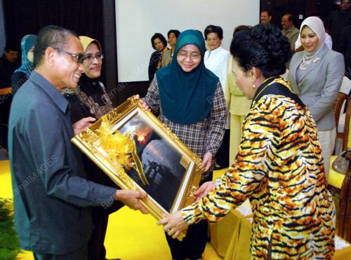 TUANKU NUR ZAHIRAH
