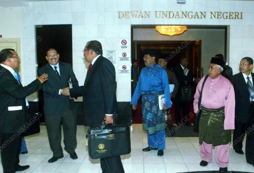 MAHDZIR KHALID