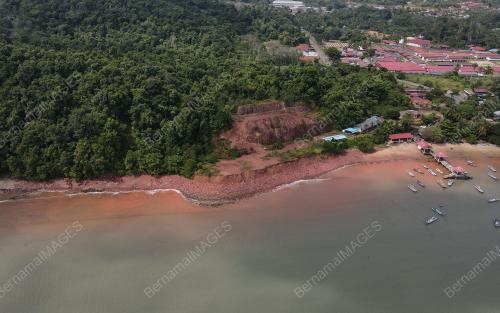 PANTAI TELUK NIPAH MERAH