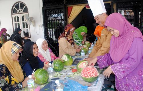 AZIZAH MOHD YUSOF