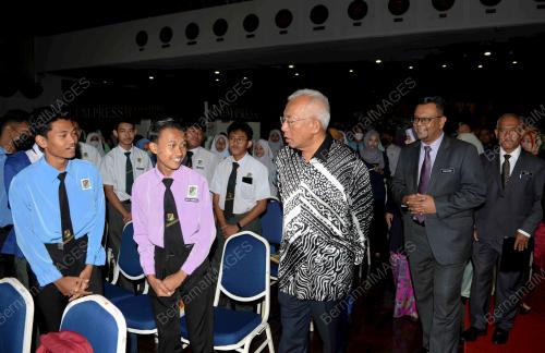 DATUK SERI MAHDZIR KHALID