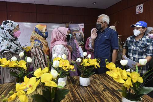 DATUK SERI MAHDZIR KHALID