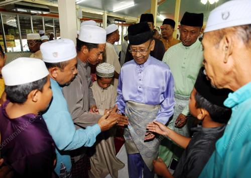 KD12_04042014_AGONG_SOLAT-2