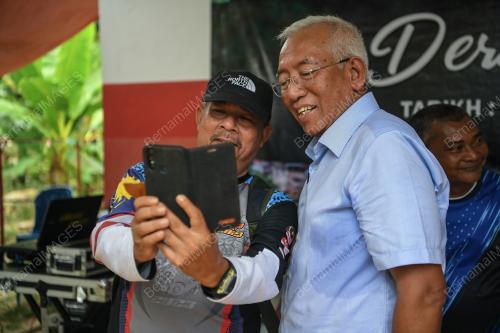 DATUK SERI MAHDZIR KHALID
