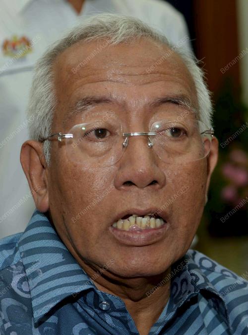 DATUK SERI MAHDZIR KHALID