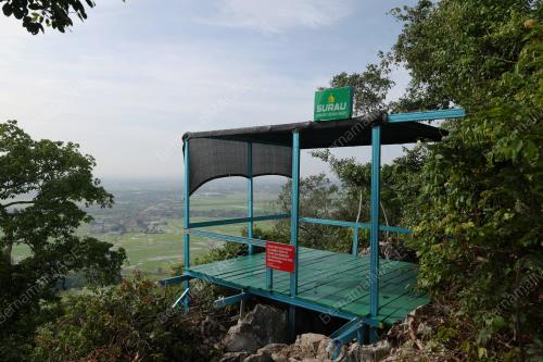 SURAU DI PUNCAK GUNUNG