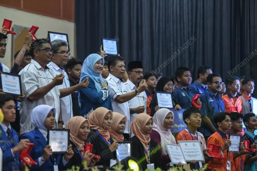 FADHLINA SIDEK