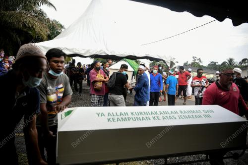 TUJUH SEKELUARGA KEMALANGAN MAUT