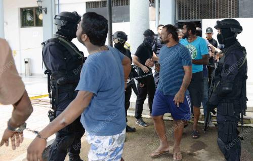 KD12_13082017_MAHKAMAH