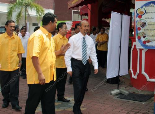 MUKHRIZ TUN MAHATHIR
