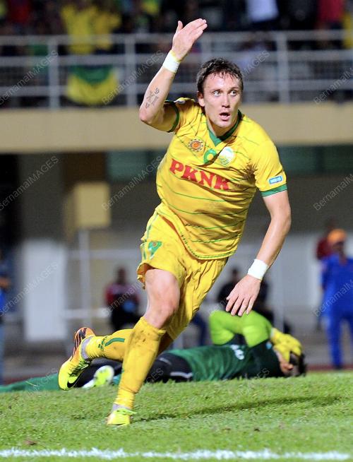 KD12_21092013_BOLA0
