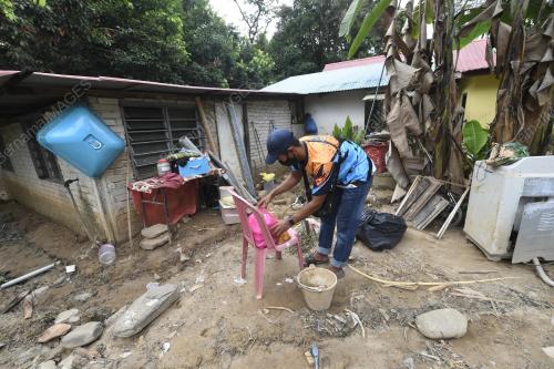 SUKARELAWAN BANJIR DI YAN