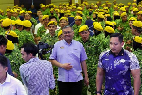 DATUK SERI DR SHAMSUL ANUAR NASARAH
