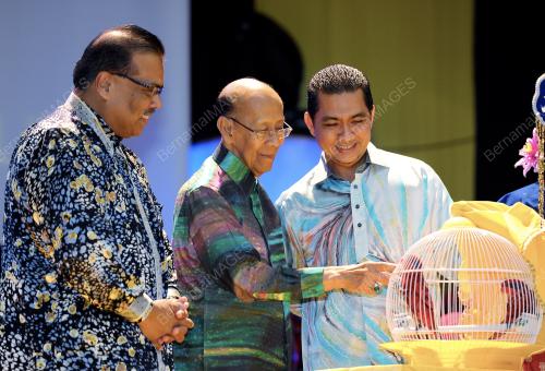 KD12_30062013_AGONG