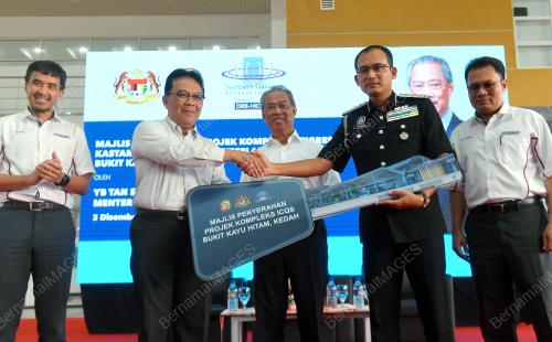 TAN SRI MUHYIDDIN YASSIN