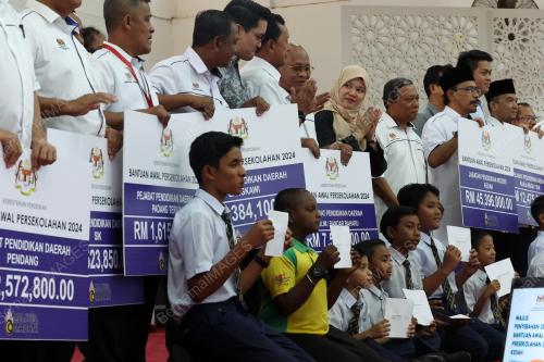 FADHLINA SIDEK