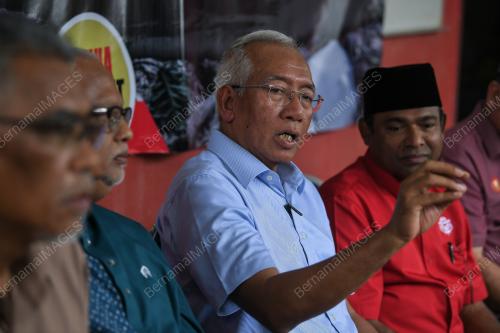 DATUK SERI MAHDZIR KHALID