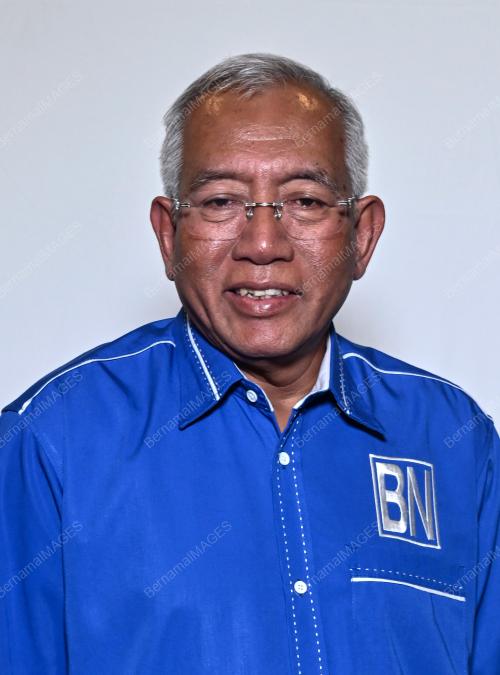 DATUK SERI MAHDZIR KHALID