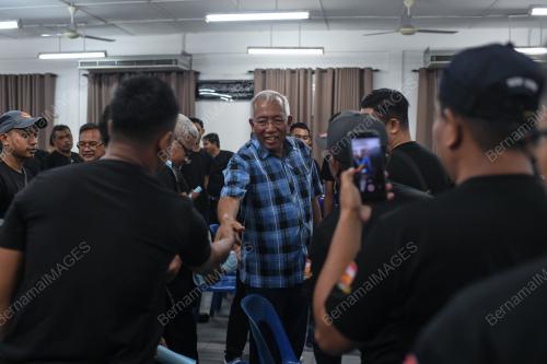 DATUK SERI MAHDZIR KHALID